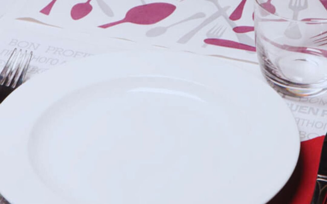 Servilletas, manteles y caminos de mesa desechables con encanto