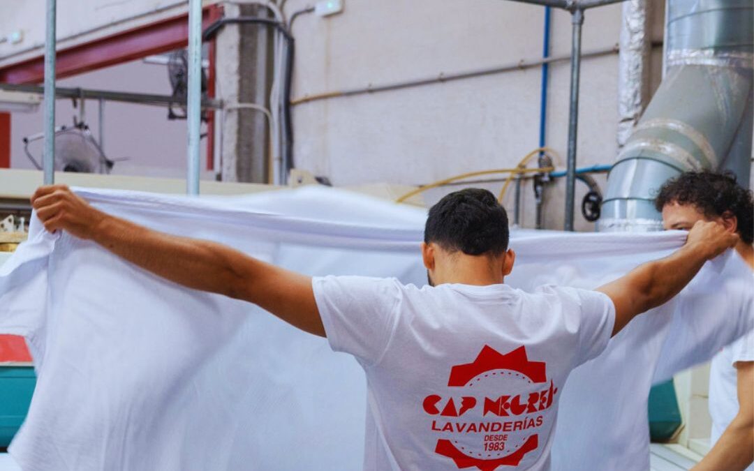 Adiós al verano, no a tu ropa favorita: cómo cuidar tus prendas después de las vacaciones