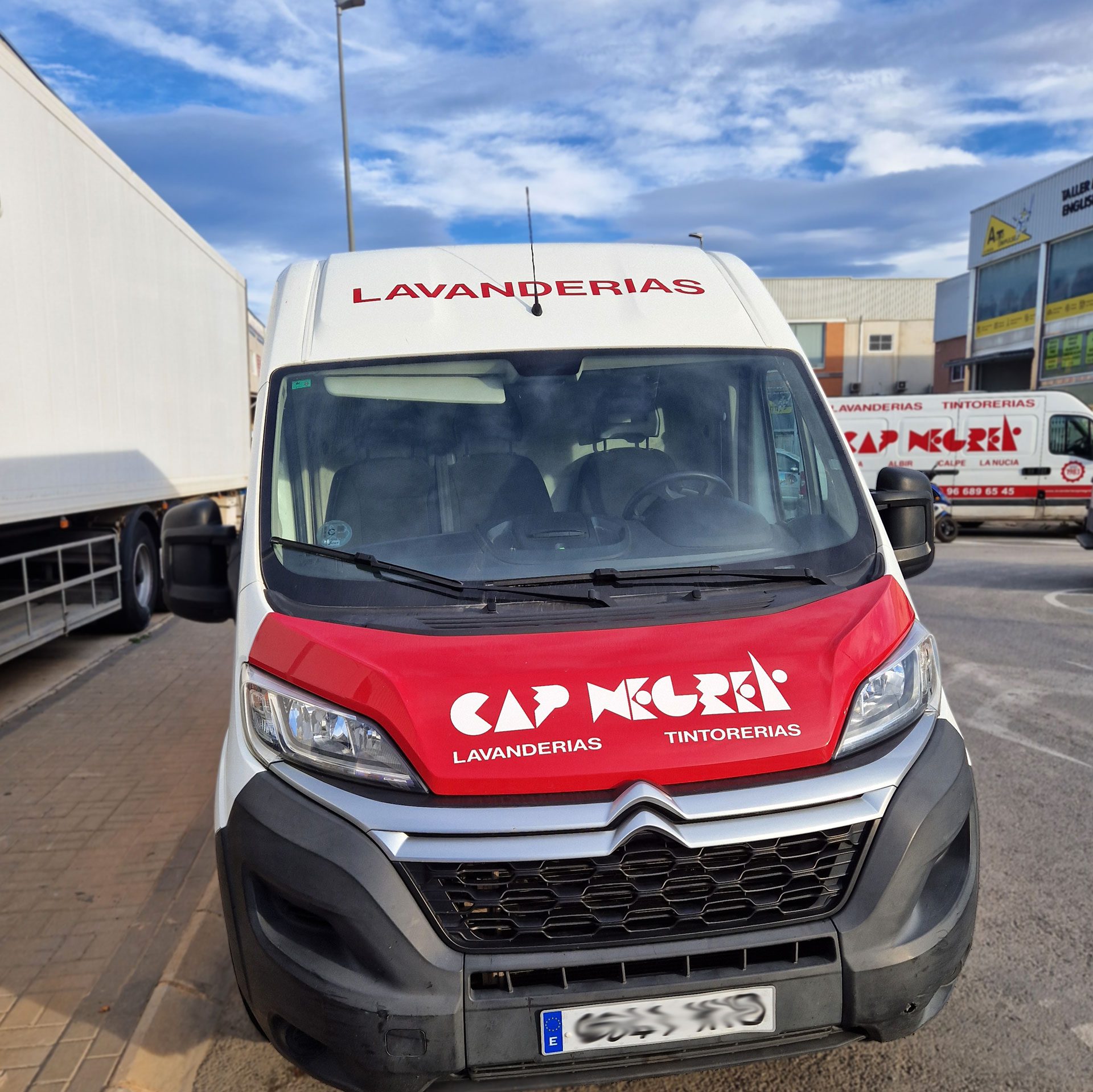 cap negret citroen furgoneta